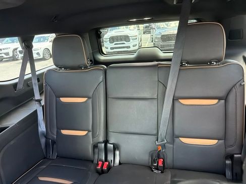 Used 2023 GMC Yukon XL AT4 w/ Technology Package AWD/4WD image 12