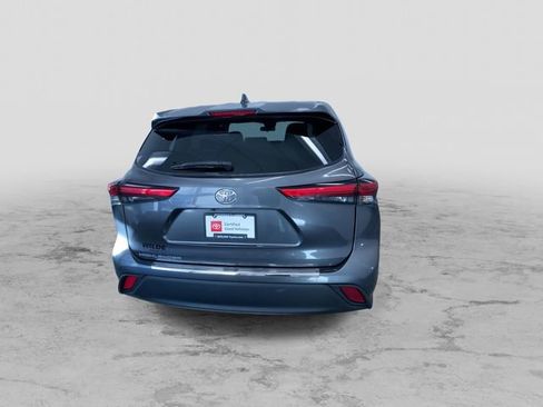 Certified 2023 Toyota Highlander L image 8