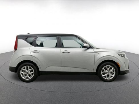 Used 2025 Kia Soul LX w/ LX Technology Package FWD image 10