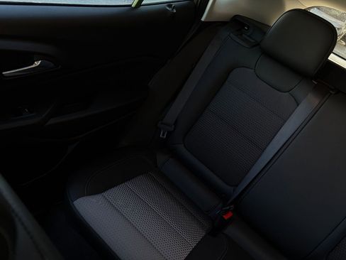 Used 2025 Chevrolet Trax LT image 38