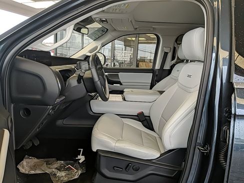 Used 2025 Ford Expedition Max Platinum w/ Driver's Package image 13