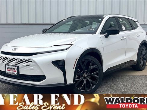 New 2025 Toyota Crown Signia image 2