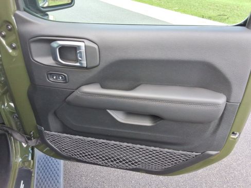 Used 2021 Jeep Wrangler Unlimited Sahara image 25