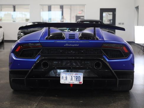 Used 2019 Lamborghini Huracan Performante AWD/4WD image 5