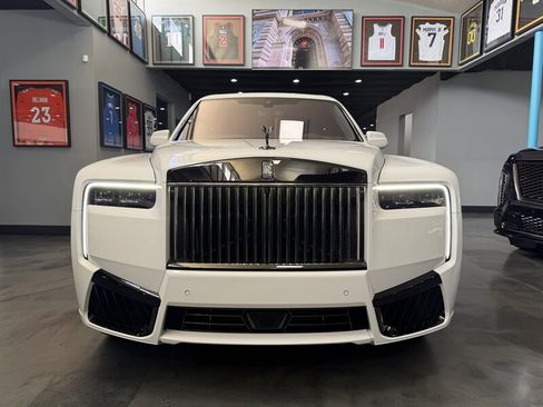 Used 2025 Rolls-Royce Cullinan Black Badge AWD/4WD image 2