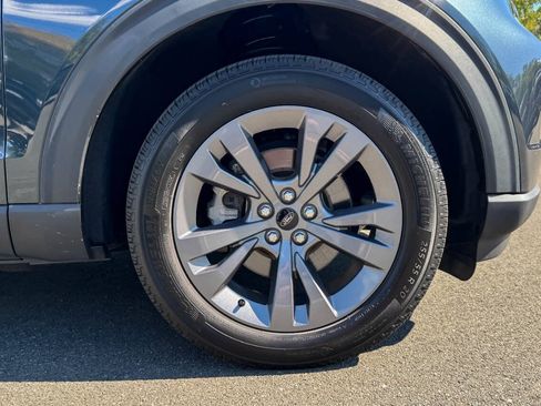 Used 2023 Ford Explorer XLT w/ Equipment Group 202A AWD/4WD image 10