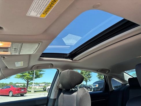 Used 2018 Honda Accord EX image 2