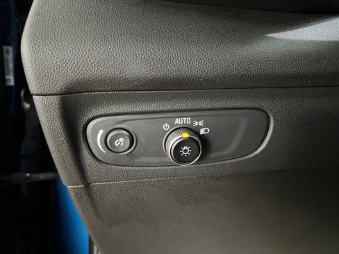 Used 2023 Buick Envision Essence image 18