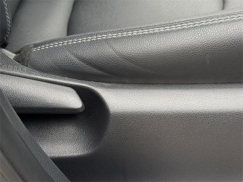 Used 2023 Toyota Corolla Cross XLE image 32