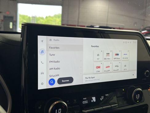 Used 2024 Toyota Highlander XLE image 19