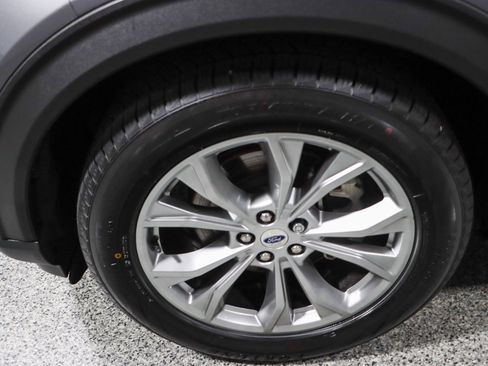 Used 2022 Ford Explorer Limited w/ Equipment Group 301A RWD image 11