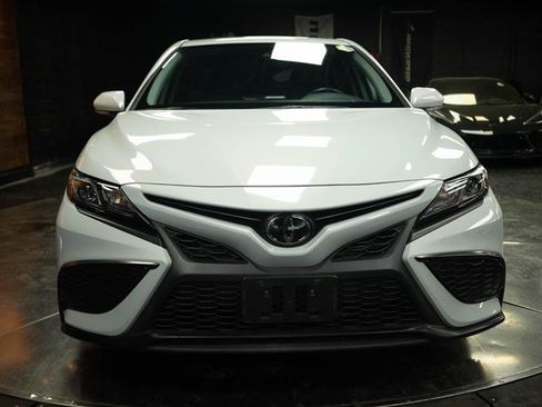 Used 2023 Toyota Camry SE w/ Convenience Package FWD image 3