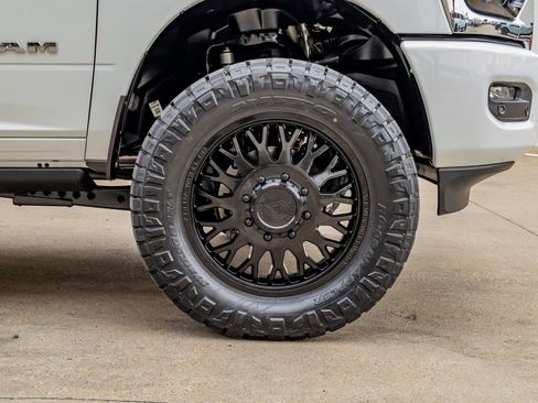 Used 2025 RAM 3500 Laramie image 12