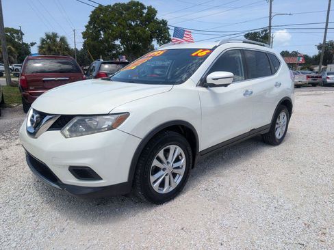 Used 2016 Nissan Rogue SV w/ SV Premium Package FWD image 3
