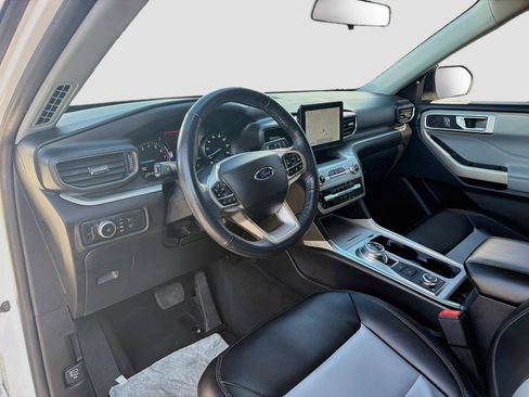 Used 2022 Ford Explorer XLT w/ Equipment Group 202A AWD/4WD image 27