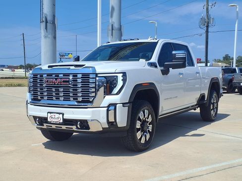 Used 2025 GMC Sierra 2500 Denali w/ Denali Reserve Package AWD/4WD image 4