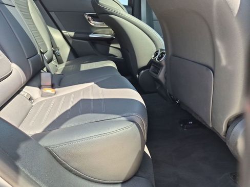 Used 2025 Mercedes-Benz GLC 350e 4MATIC image 19
