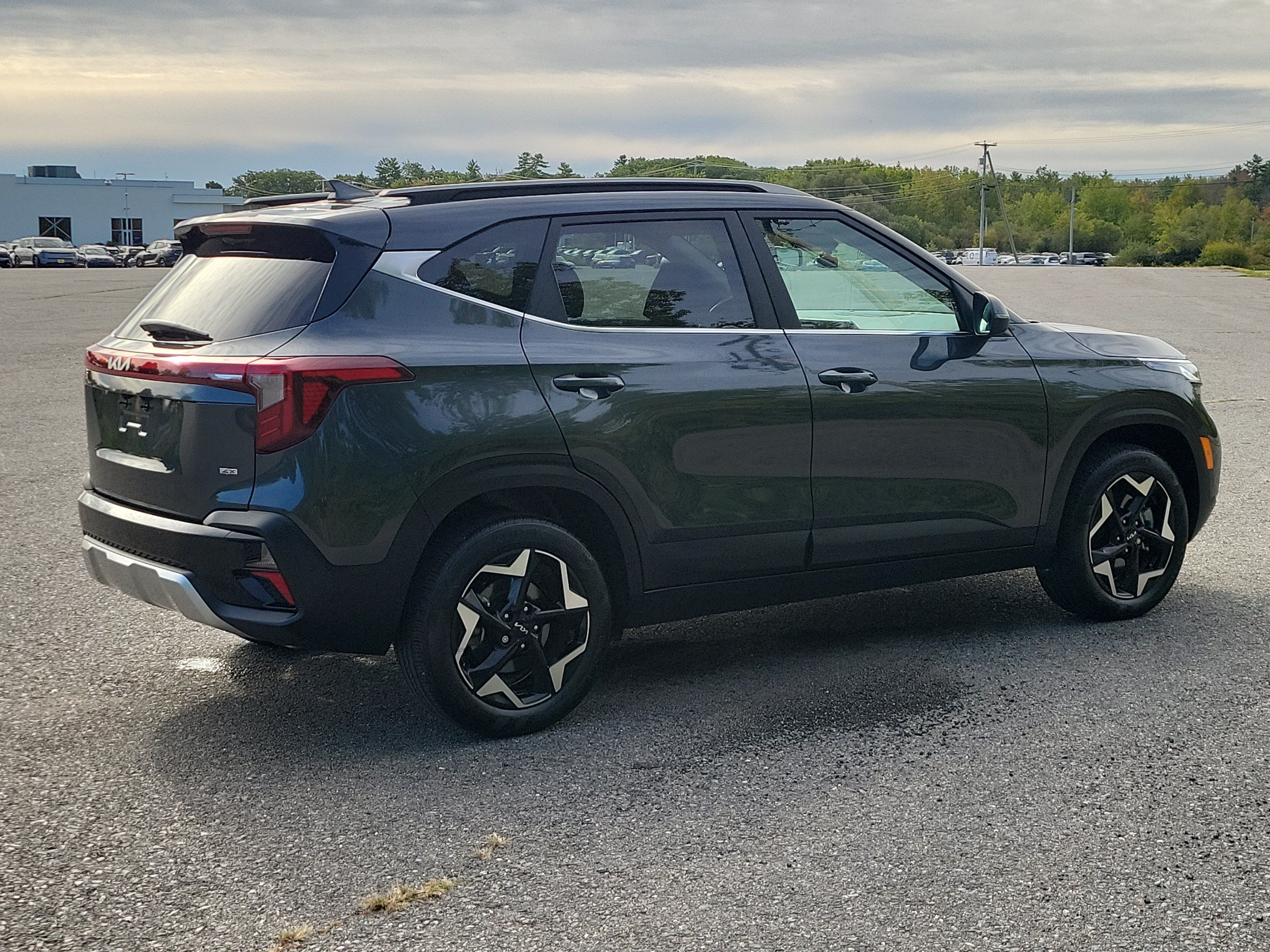 Used 2025 Kia Seltos EX AWD/4WD image 5