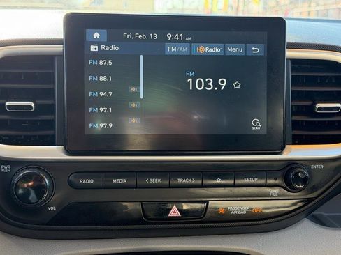 Used 2021 Hyundai Venue SEL image 19