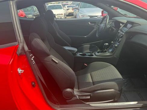 Used 2015 Hyundai Genesis 3.8 RWD image 4