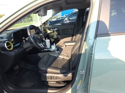 Used 2024 Chevrolet Trax ACTIV w/ Sunroof Package FWD image 4