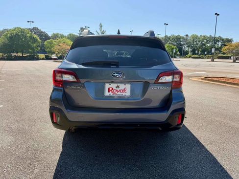 Used 2018 Subaru Outback 2.5i Limited image 3