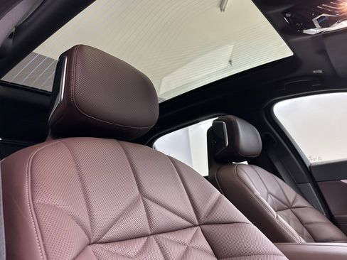 Certified 2023 BMW 740i w/ Parking Assistance Package image 15