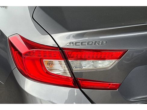 Used 2018 Honda Accord LX image 7