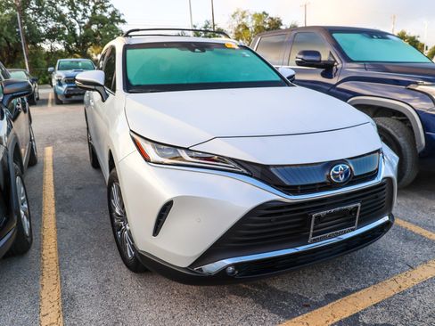 Used 2023 Toyota Venza XLE AWD/4WD image 10