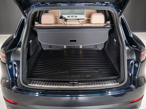Certified 2023 Porsche Cayenne Platinum Edition AWD/4WD image 37