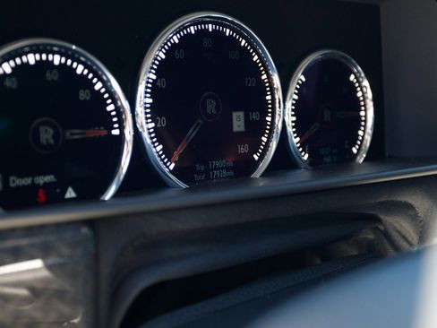 Used 2024 Rolls-Royce Cullinan Black Badge image 22