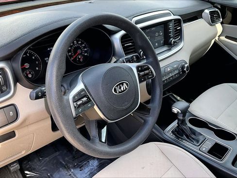 Used 2019 Kia Sorento LX image 17