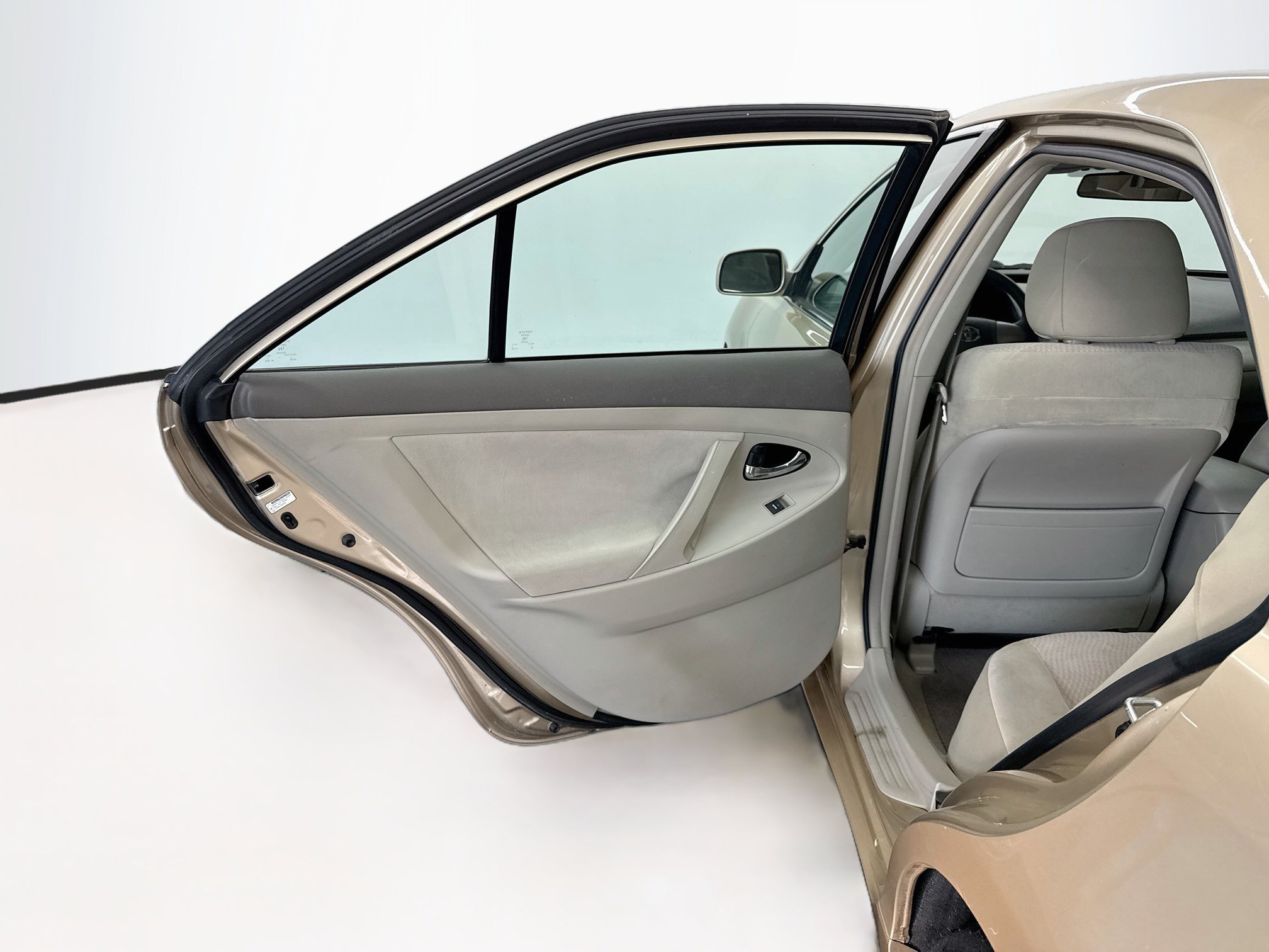 Used 2011 Toyota Camry LE FWD image 23
