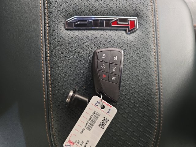 Used 2025 GMC Yukon XL AT4 w/ AT4 Premium Plus Package AWD/4WD image 35