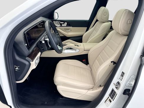 Used 2025 Mercedes-Benz GLS 580 4MATIC image 18
