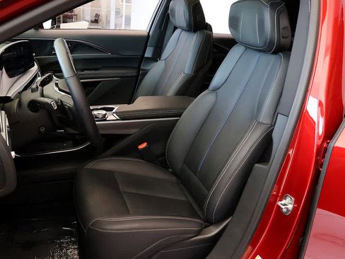 Used 2025 Cadillac Lyriq Luxury w/ LPO, Floor Liner Package AWD/4WD image 12