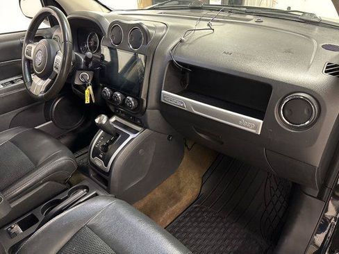 Used 2017 Jeep Compass Latitude AWD/4WD image 24
