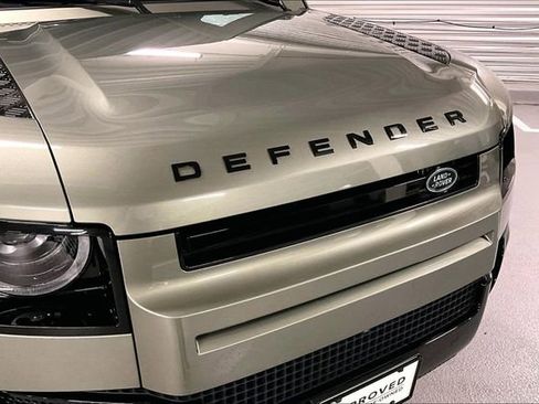 Certified 2025 Land Rover Defender 130 X-Dynamic SE AWD/4WD image 31