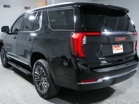 Used 2025 GMC Yukon Elevation w/ Elevation Premium Package AWD/4WD image 9