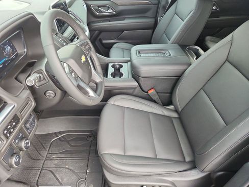Used 2024 Chevrolet Suburban LT w/ LT Signature Package RWD image 19
