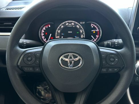 Used 2024 Toyota RAV4 XLE FWD image 21