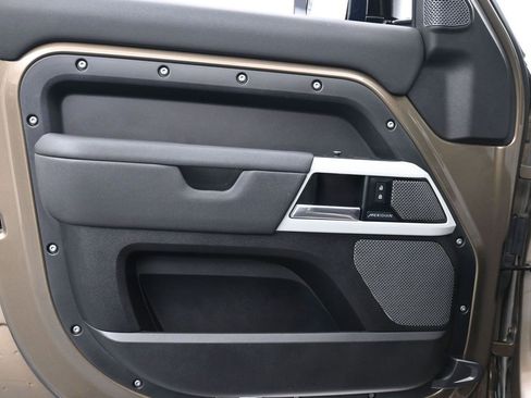 Used 2020 Land Rover Defender 110 SE image 9