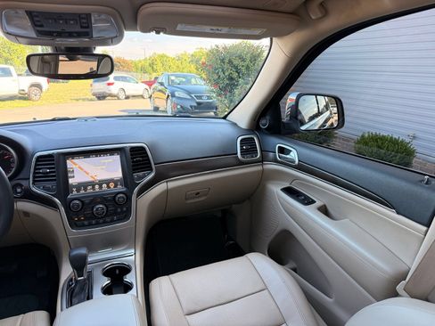 Used 2017 Jeep Grand Cherokee Limited w/ Luxury Group II AWD/4WD image 28