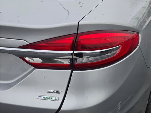 Used 2017 Ford Fusion SE w/ Fusion SE Technology Package image 13