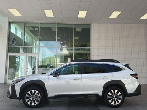 Used 2023 Subaru Outback Limited AWD/4WD image 3