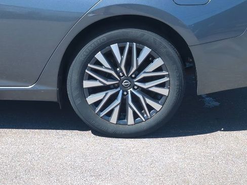 Used 2024 Nissan Altima 2.5 SV FWD image 15