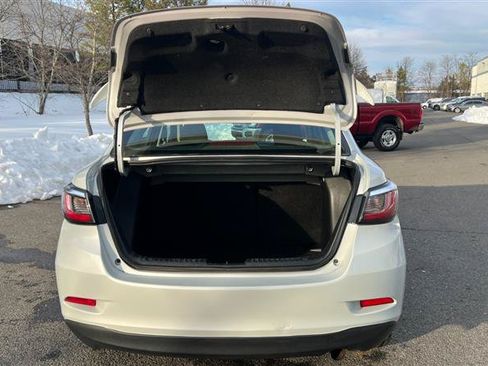 Used 2019 Toyota Yaris LE FWD image 29
