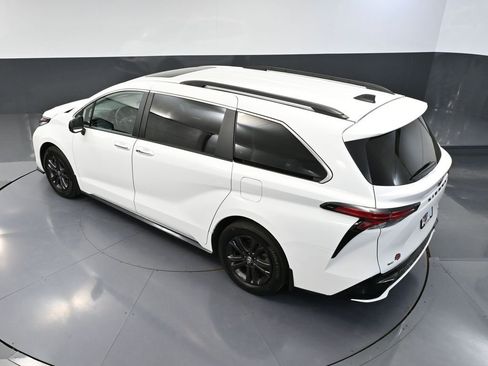 Used 2024 Toyota Sienna XSE AWD/4WD image 56
