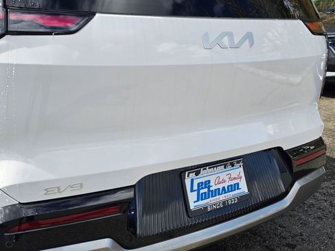 New 2026 Kia EV9 Land image 26