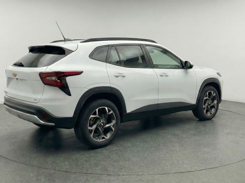 Used 2025 Chevrolet Trax LT image 9